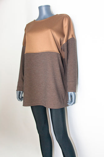 CONTRAST SEAM SWEATER
